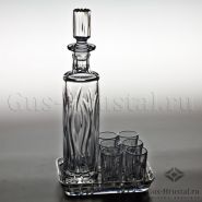 Сервиз состоит из графина, 6 стопок, 1 подставки